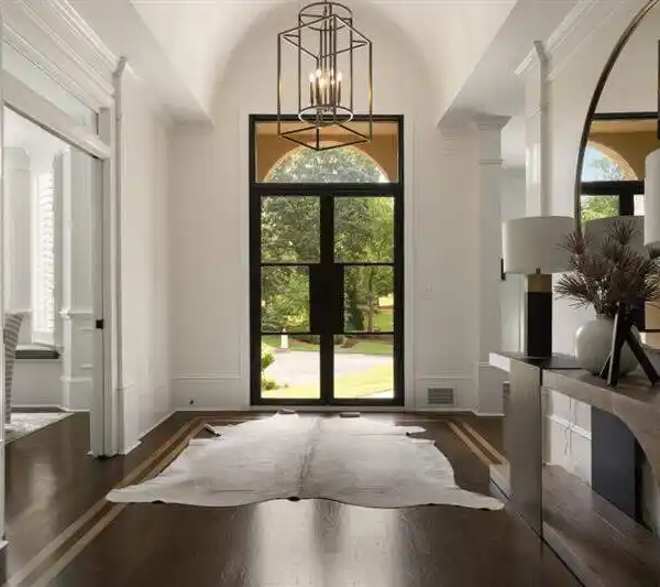 RESORT-STYLE CHATEAU ELAN ESTATE WITH PRIVATE POOL