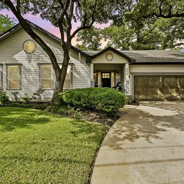 STYLISH AND SUN-DRENCHED CONTEMPORARY CRAFTSMAN