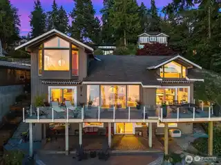 The Ultimate in Lakefront Living