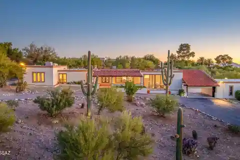 Grand Desert Estate with Iconic Mountain Vistas