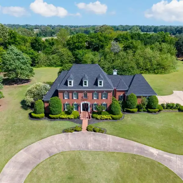 CAPTIVATING 5.83-ACRE ESTATE