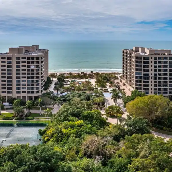 INCREDIBLE LUXURY CONDO IN PRESTIGIOUS PROMENADE COMMUNITY