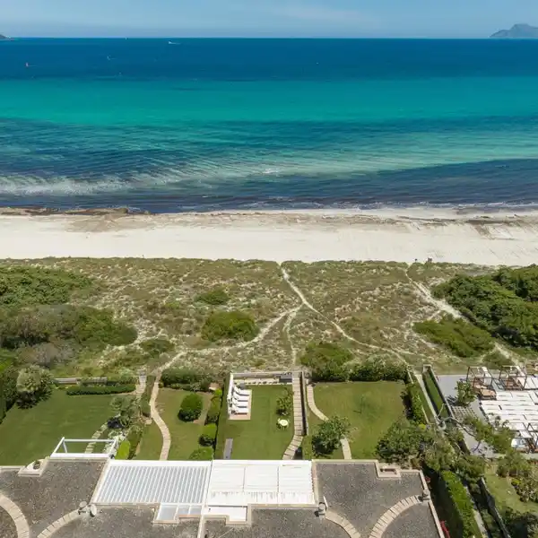FABULOUS PROPERTY WITH GARDEN AND DIRECT BEACH ACCESS