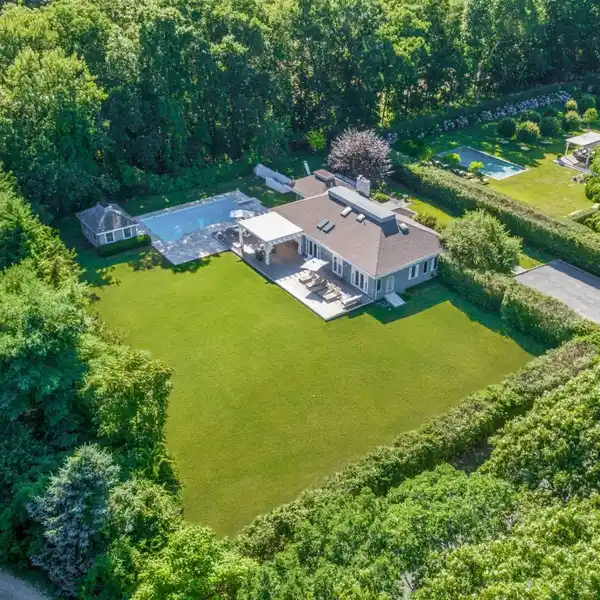 POST MODERN RENTAL ON BEAUTIFUL GROUNDS