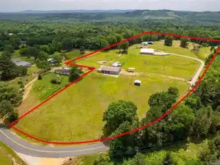 Dream Homestead with Modern Farmhouse Flair