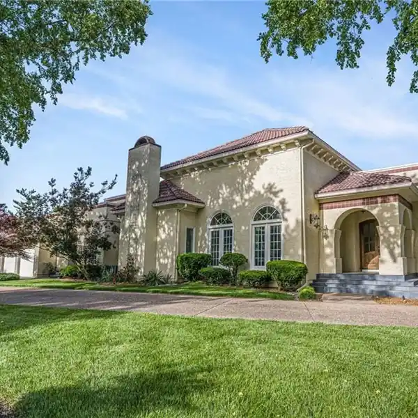 MEDITERRANEAN-STYLE SANCTUARY IN BERKSHIRE ESTATE