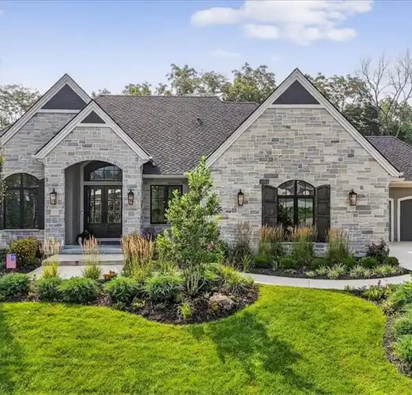 MODERN ELEGANCE IN COVETED HIDDEN LAKE ESTATES