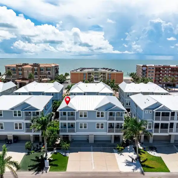 COASTAL LIVING WITH RELAXED LUXURY