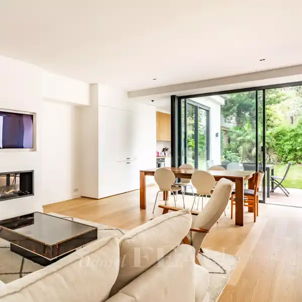 GROUND FLOOR APARTMENT OPENING TO GARDEN