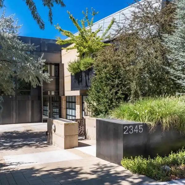 ARCHITECTURALLY SIGNIFICANT HOME IN BEAUTIFUL NATURAL SURROUNDINGS
