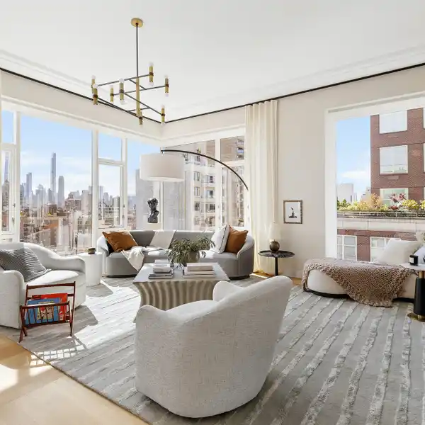 LUXURY RESIDENCE WITH PANORAMIC OPEN VIEWS