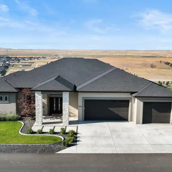 BEAUTIFUL RAMBLER FULL OF EXCEPTIONAL FINISHES