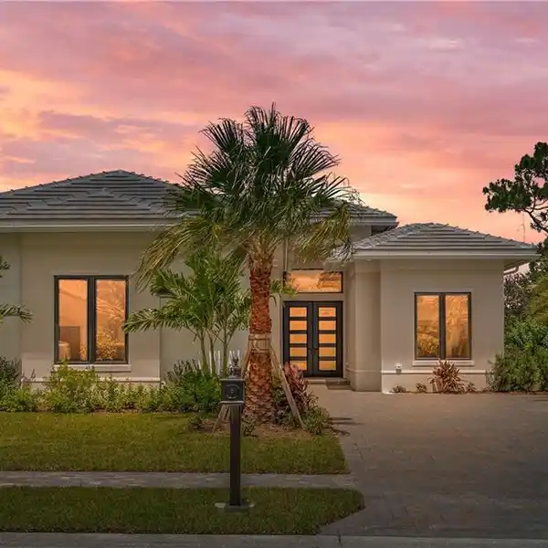 STELLA MODEL ELEGANCE WITH SOARING CEILINGS