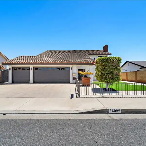 STUNNING UPGRADES MEET SPACIOUS FAMILY LIVING