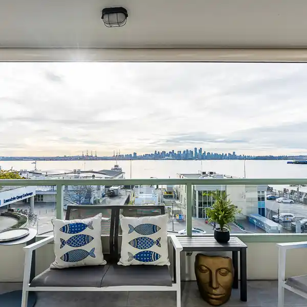 WATERFRONT LUXURY LIVING
