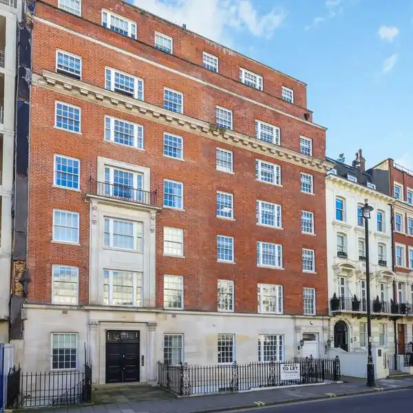 LUXURIOUS SINGLE-FLOOR RESIDENCE