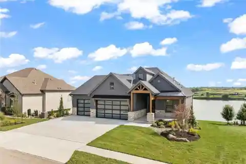 Beautiful Home on the Lake at Creekmoor