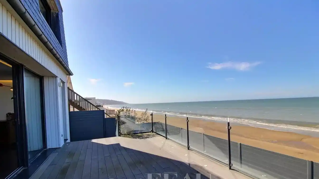 Contemporary Seafront Villa