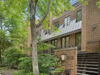 Chic Townhome Steps from Lake and Loop