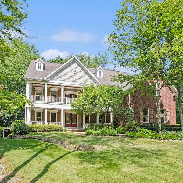 CUSTOM BUILT HOME IN SAMBROOK ESTATES