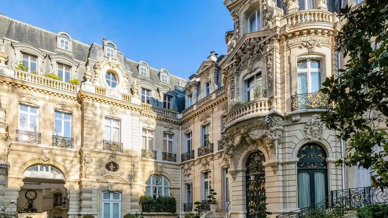 Meticulously Renovated Apartment in a Superb Private Mansion