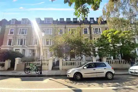 Bright and Spacious Apartment in Great Condition