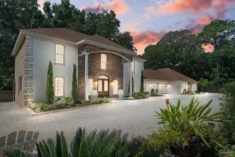 Elegant Traditional-style Residence