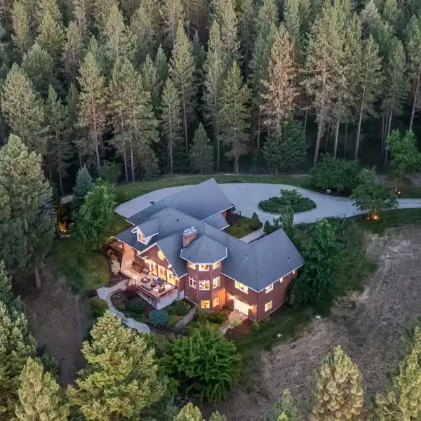 SPECTACULAR CUSTOM VIEW ESTATE ON TEN ACRES