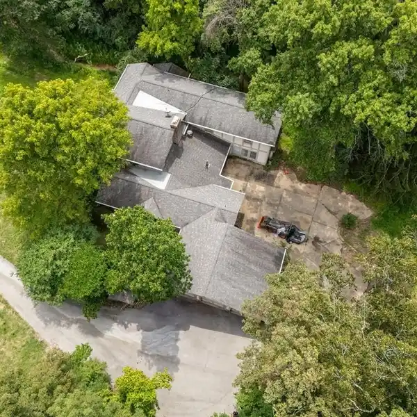 SECLUDED ESTATE WITH ENDLESS CUSTOMIZATION POTENTIAL