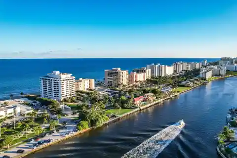 Bright and Spacious Condominium with Incredible Intracoastal Views