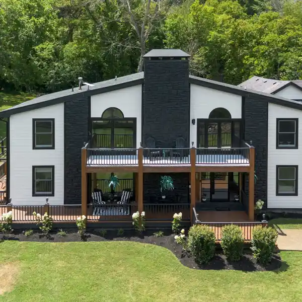 MODERN ELEGANCE MEETS PRIVATE FIVE-ACRE SANCTUARY