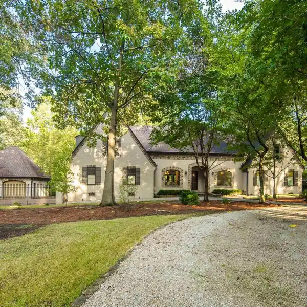 SPECTACULAR ONE-ACRE ENGLISH GARDEN ESTATE