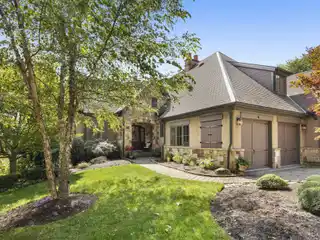 Large Townhome in Popular Enclave