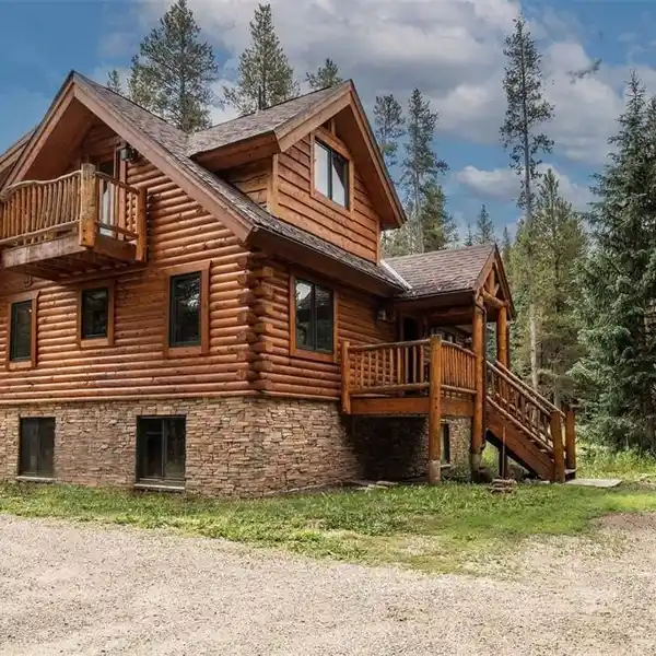 TIMELESS BRECKENRIDGE CABIN WITH MODERN TOUCHES