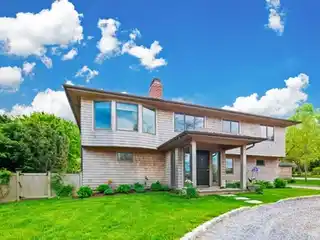 Newly Renovated Home Just a Short Distance to Long Beach