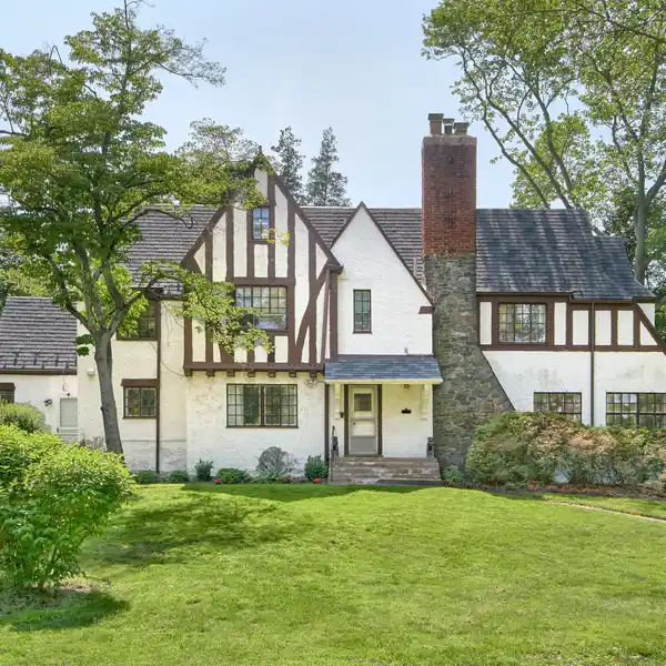 SUPERBLY UPDATED TUDOR IN WYKAGYL PARK