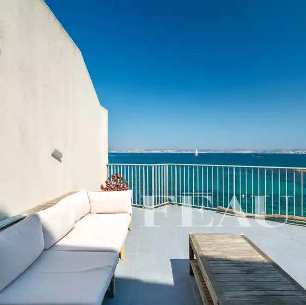 EXCEPTIONAL PROPERTY WITH PANORAMIC SEA VIEWS