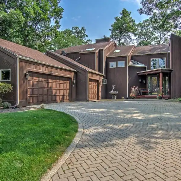 BEAUTIFUL LAKEFRONT HOME IN SHOREWOOD FOREST