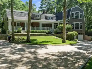 Centrally Located Rental in Water Mill