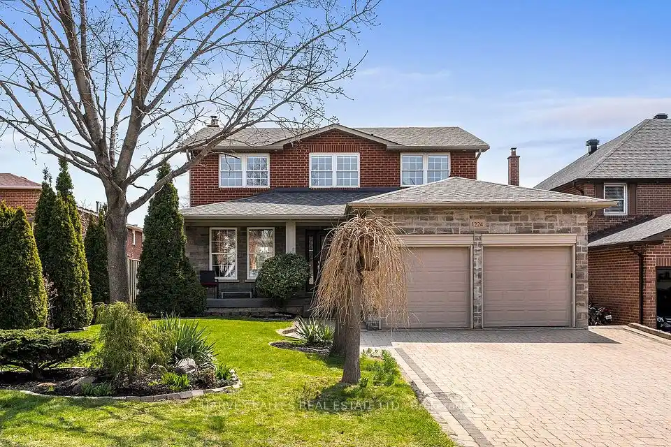 Charming Home in the Esteemed Applewood Heights Neighborhood