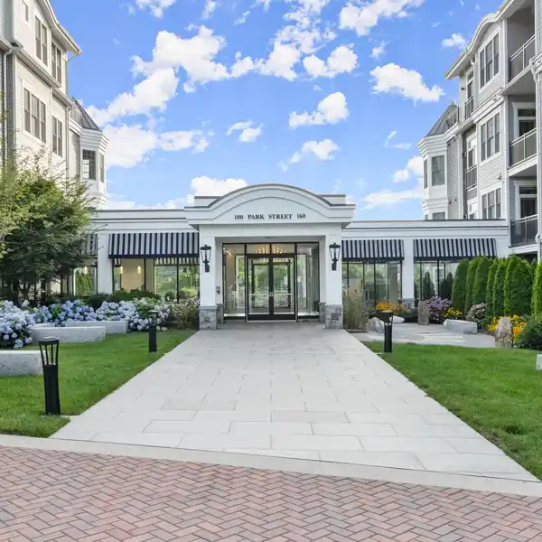 SOPHISTICATED SINGLE-LEVEL LIVING AT THE VUE NEW CANAAN