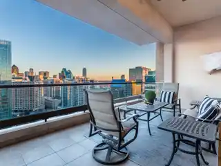 Bespoke Sub-Penthouse Stoneleigh Residence