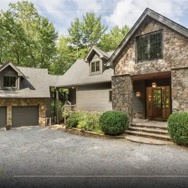 NEWLY RENOVATED HOME WITH BIG SHEEPCLIFF VIEWS