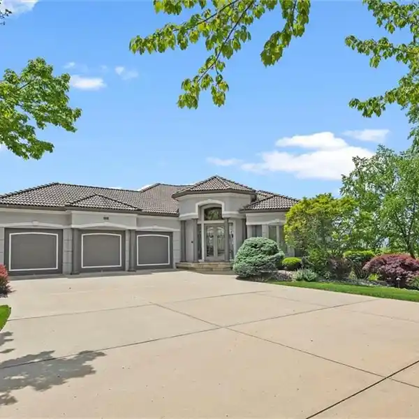 BEAUTIFULLY MAINTAINED HOME IN SADDLE RIDGE ESTATES