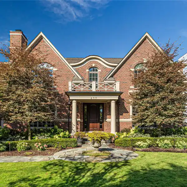 QUALITY BUILT NEWER CONSTRUCTION ON AN IN-TOWN LOT