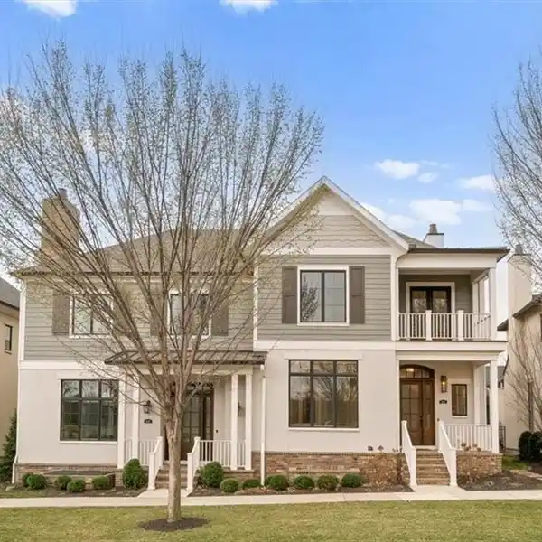 SPECTACULAR RESIDENCE IN MEADOWBROOK PARK