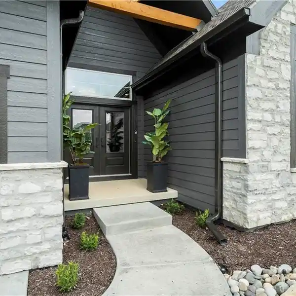 STUNNING AND COMFORTABLE CONTEMPORARY HOME WITH TONS OF AMENITIES
