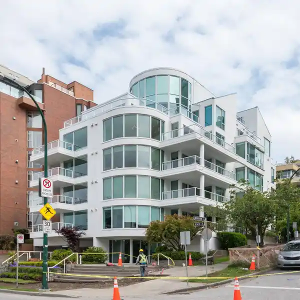 RARE OPPORTUNITY IN A BOUTIQUE BUILDING