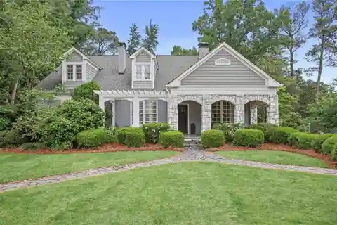 Elegant Springlake Gem with Parklike Backyard