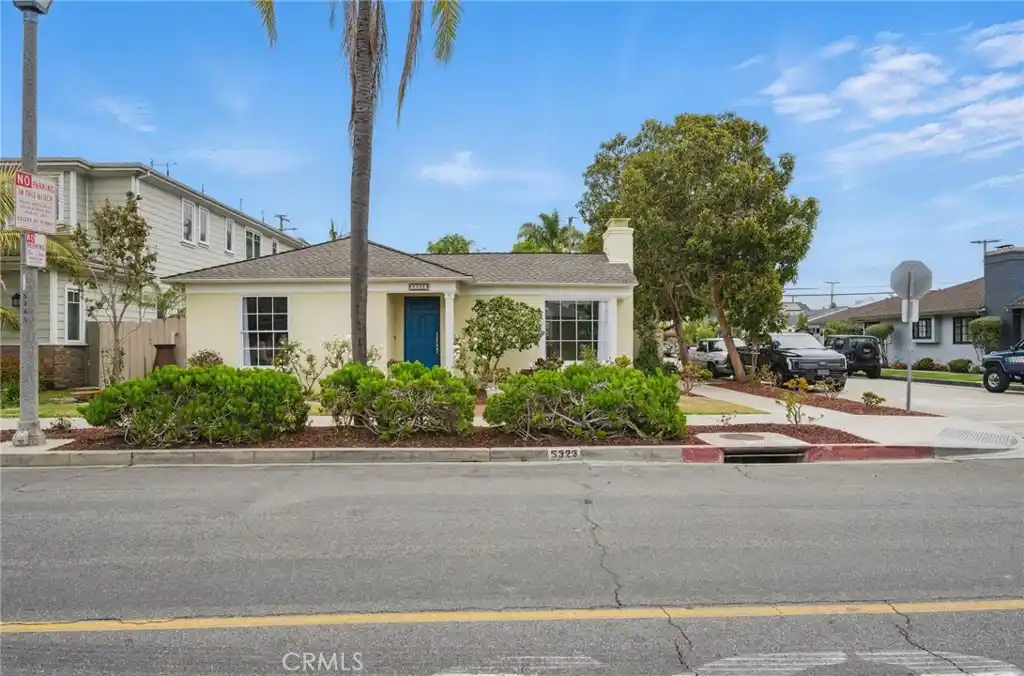 Charming Home in Sought-after Belmont Park